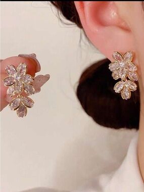 Elegant Pink Crystal Floral Drop Earrings - Unbranded R 453